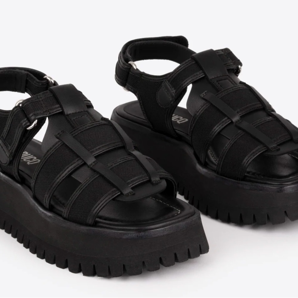 LABUCQ Black Canvas Boomer Sandal